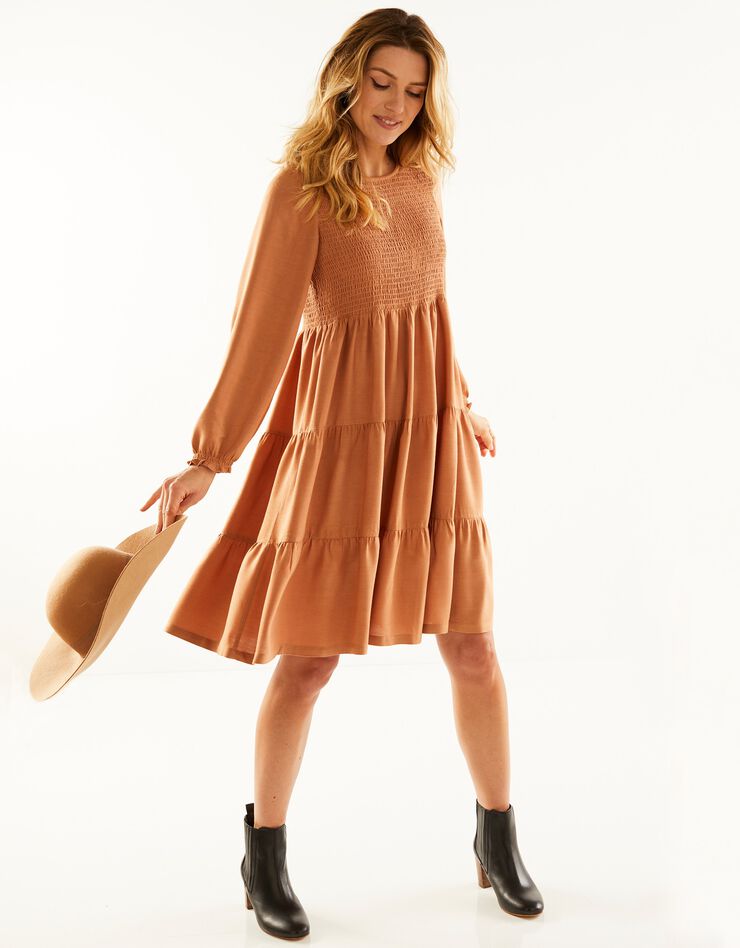 Robe smockée manches longues unie (caramel) Robe smockée manches longues unie (caramel)