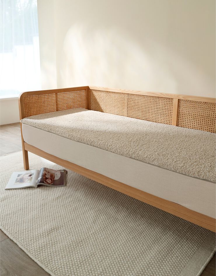 Long coussin de canapé en bouclette sherpa moutonnée (naturel)