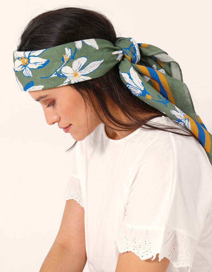 Foulard fabriqué en France imprimé fleurs, 98x98 cm, coton biologique (vert) Foulard fabriqué en France imprimé fleurs, 98x98 cm, coton biologique (vert)