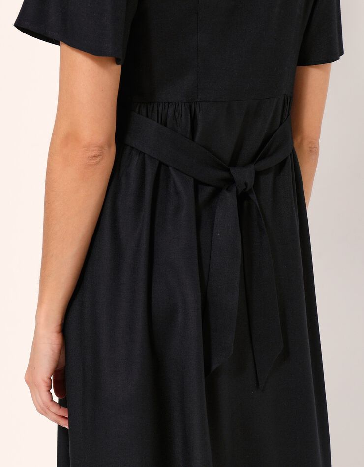 Robe fluide boutonnée unie (noir) Robe fluide boutonnée unie (noir)
