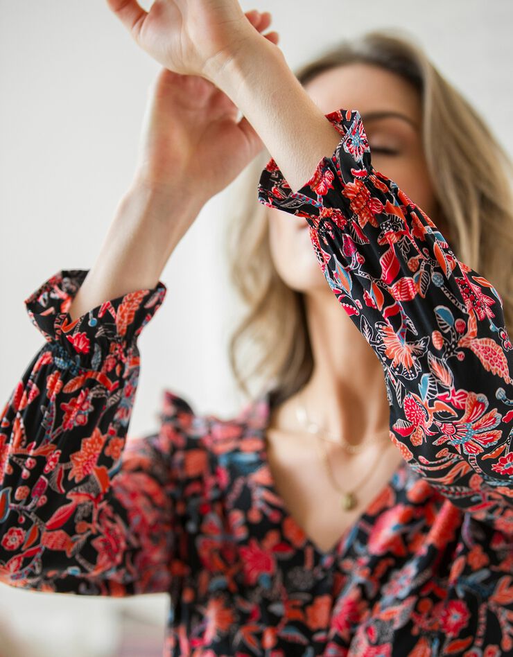 Blouse volantée boutonnée fleurie (noir / vermillon) Blouse volantée boutonnée fleurie (noir / vermillon)
