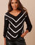 Pull col V rayé, maille anglaise toucher doux (noir / blanc)