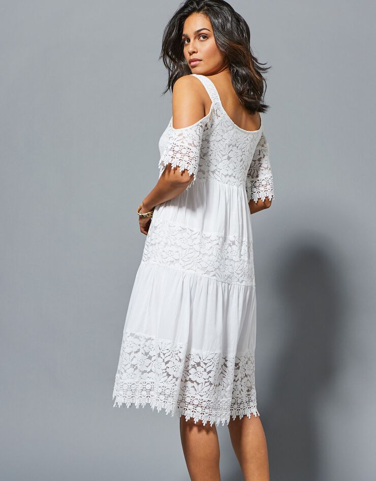 Robe dentelle macramé épaules dénudées (blanc)