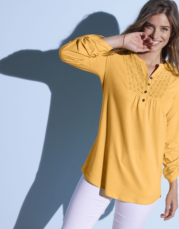 Tee-shirt col tunisien manches longues, broderie anglaise (safran) Tee-shirt col tunisien manches longues, broderie anglaise (safran)