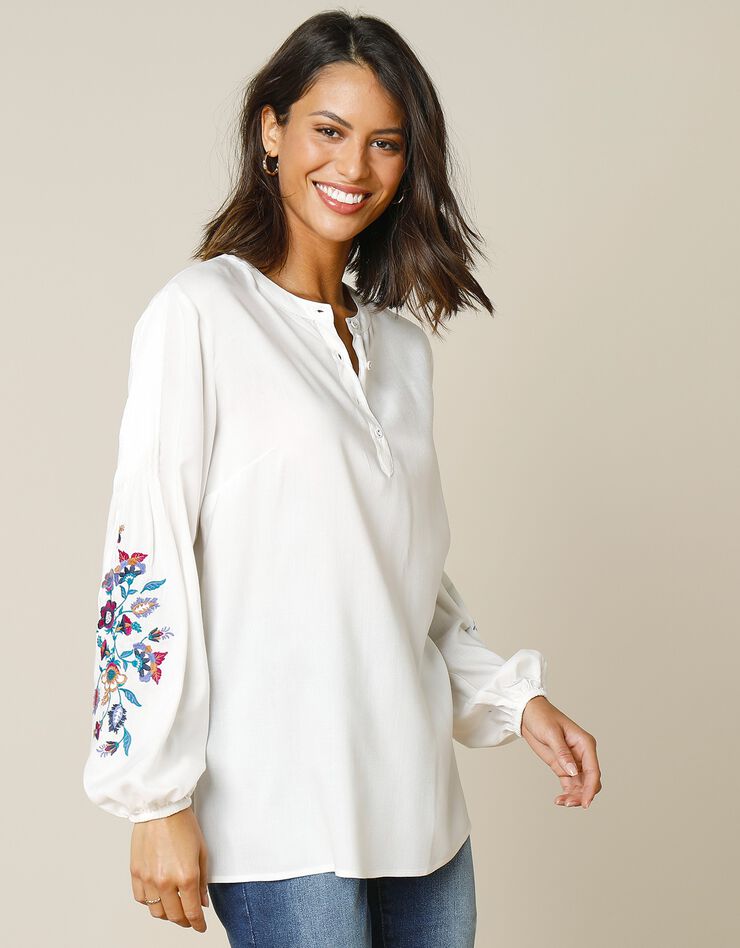 Blouse manches longues plissées et brodées (écru) Blouse manches longues plissées et brodées (écru)