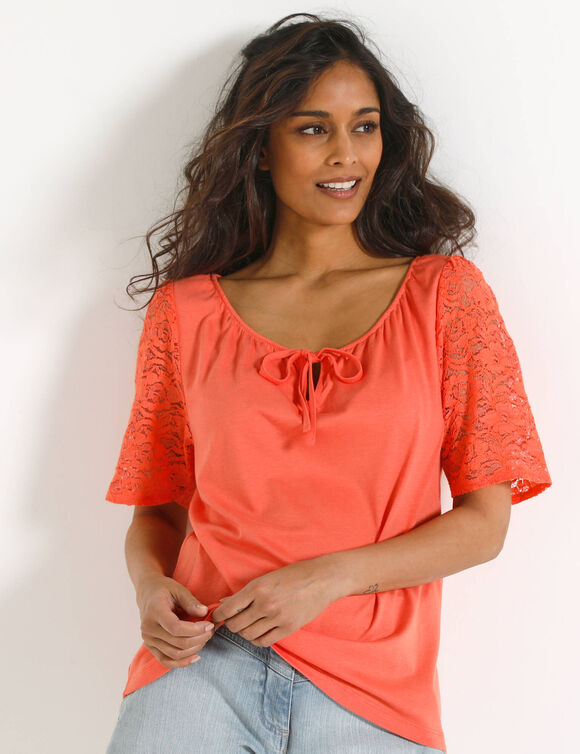 T-shirt &agrave; col fendu &eacute;lastiqu&eacute;, manches coude en dentelle (corail)