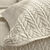 Couvre-lit matelassé microfibre motif géométrique (beige)