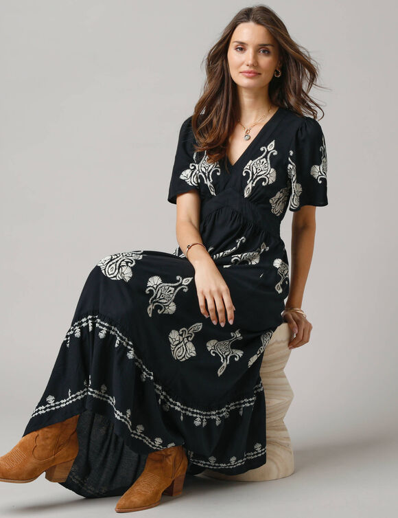 Robe longue bohème, imprimé effet broderie (noir / beige)