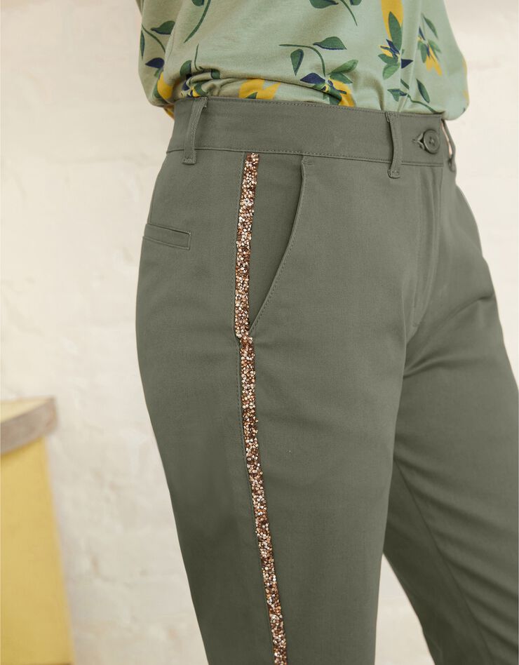 Pantalon chino bande strassée (kaki) Pantalon chino bande strassée (kaki)