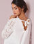 Blouse d&eacute;collet&eacute; festonn&eacute; dos, manches dentelle (&eacute;cru)