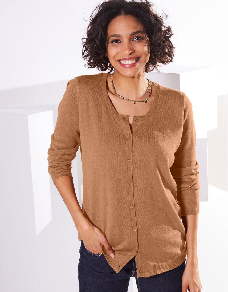Cardigan boutonné col rond uni toucher cachemire (noisette) Cardigan boutonné col rond uni toucher cachemire (noisette)