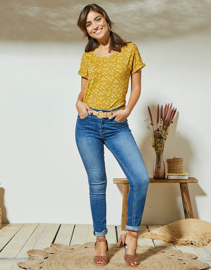 Tee-shirt imprimé manches courtes minimaliste (safran) Tee-shirt imprimé manches courtes minimaliste (safran)