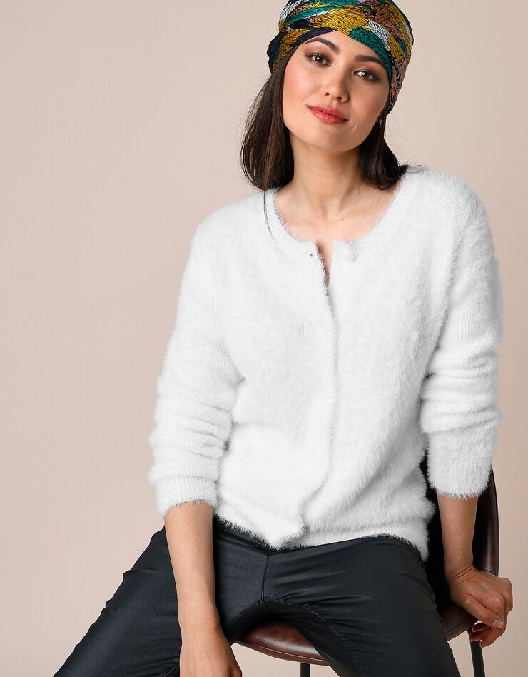 Cardigan en maille douceur (blanc cassé) Cardigan en maille douceur (blanc cassé)