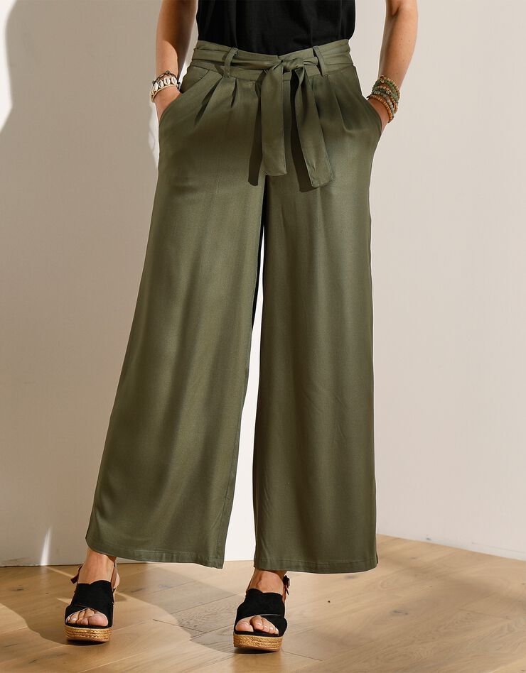 Pantalon ceinturé large et fluide longueur 7/8ème (kaki) Pantalon ceinturé large et fluide longueur 7/8ème (kaki)