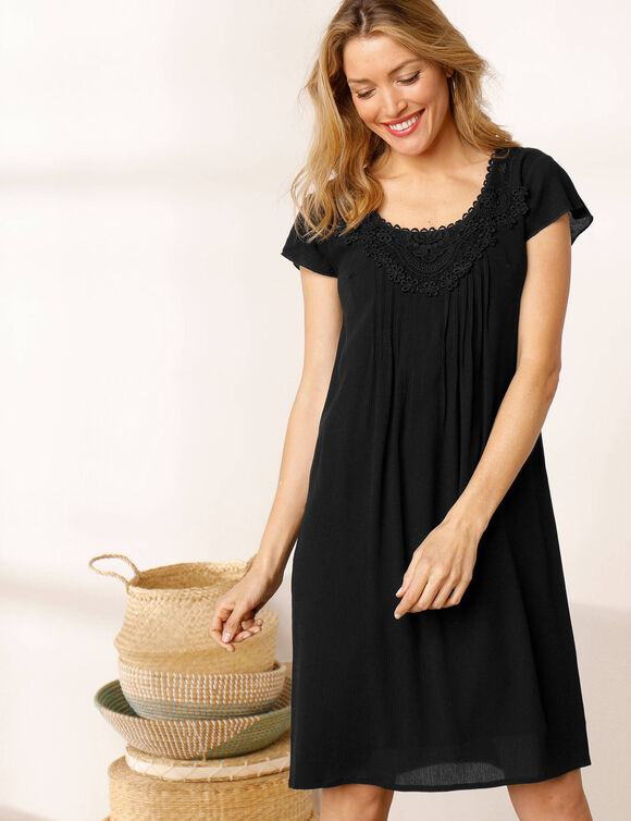 Robe d&eacute;collet&eacute; macram&eacute; unie (noir)