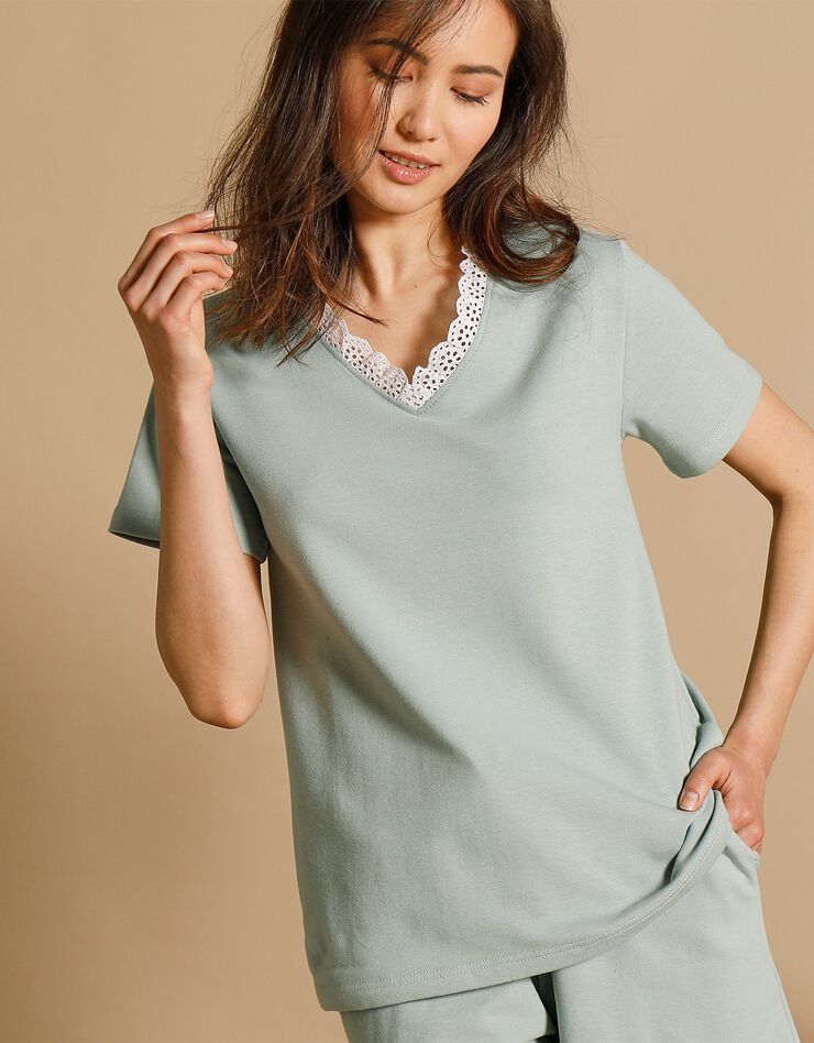 Sweat-shirt col V manches courtes broderie anglaise (vert amande) Sweat-shirt col V manches courtes broderie anglaise (vert amande)
