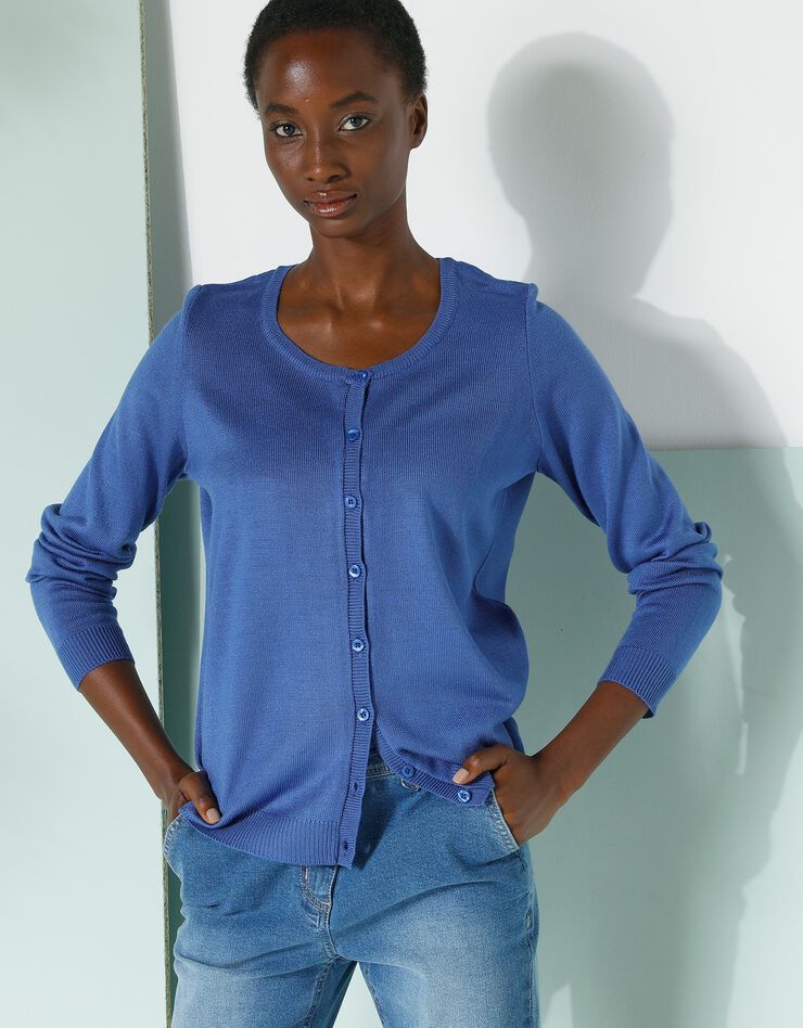 Cardigan boutonné col rond uni toucher cachemire (bleu dur) Cardigan boutonné col rond uni toucher cachemire (bleu dur)