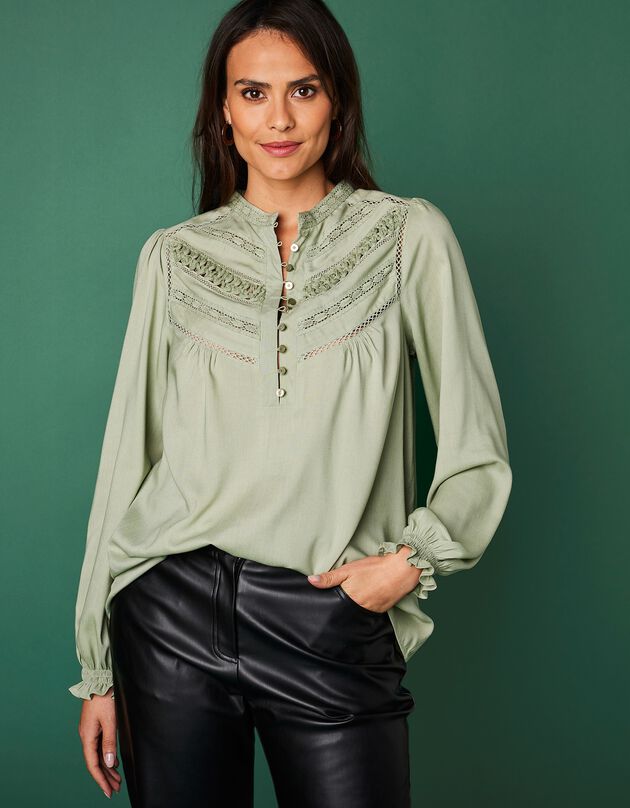 Blouse empiècement macramé (vert sauge)