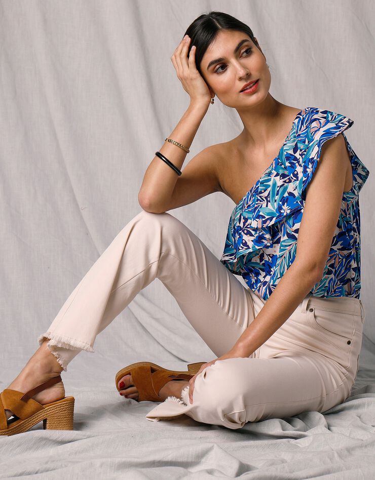 Blouse asymétrique épaule dénudée crêpe imprimé (beige / bleu) Blouse asymétrique épaule dénudée crêpe imprimé (beige / bleu)