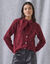 Gilet col lavalli&egrave;re (rouge fonc&eacute;)