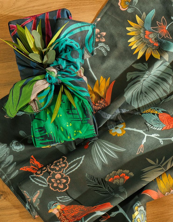 Tissu cadeau furoshiki imprimé taille M, lot de 4 - collection upcycling (multicolore) Tissu cadeau furoshiki imprimé taille M, lot de 4 - collection upcycling (multicolore)