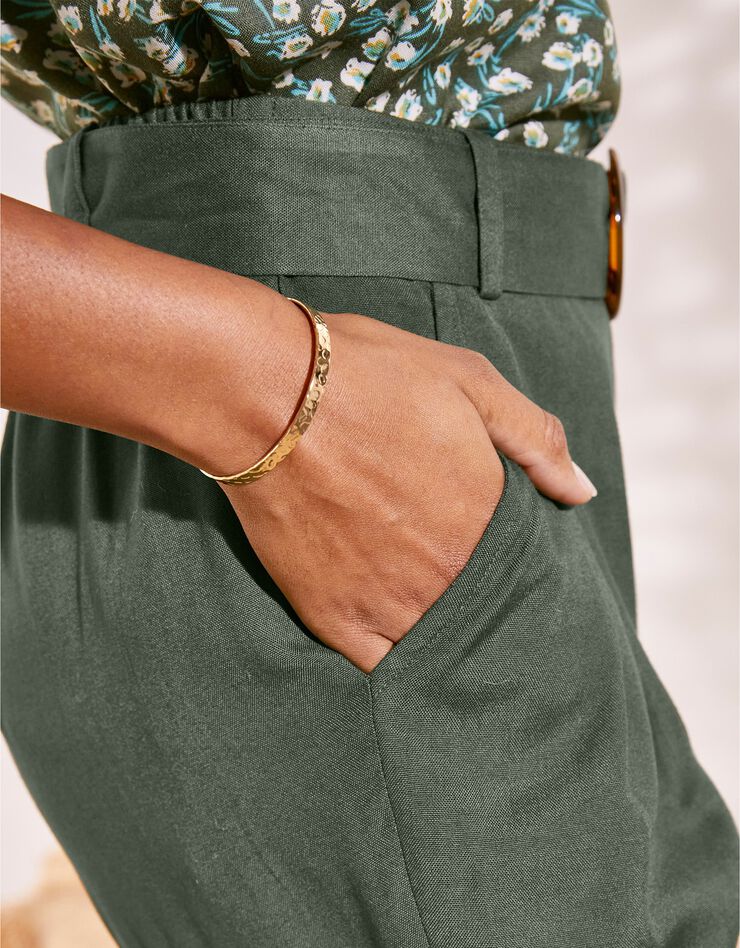 Pantalon ceinturé coupe chino uni (kaki) Pantalon ceinturé coupe chino uni (kaki)