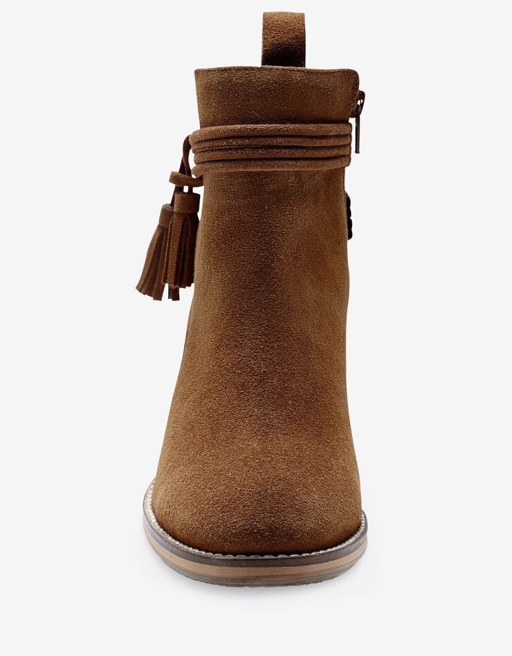 Boots en croûte de cuir à talon et pompons (beige foncé) Boots en croûte de cuir à talon et pompons (beige foncé)
