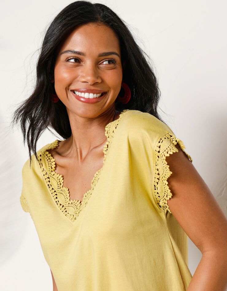 Tee-shirt uni col V macramé (tilleul) Tee-shirt uni col V macramé (tilleul)