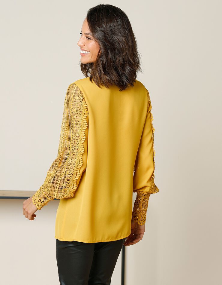 Blouse macramé col V manches longues, crêpe fluide (safran) Blouse macramé col V manches longues, crêpe fluide (safran)