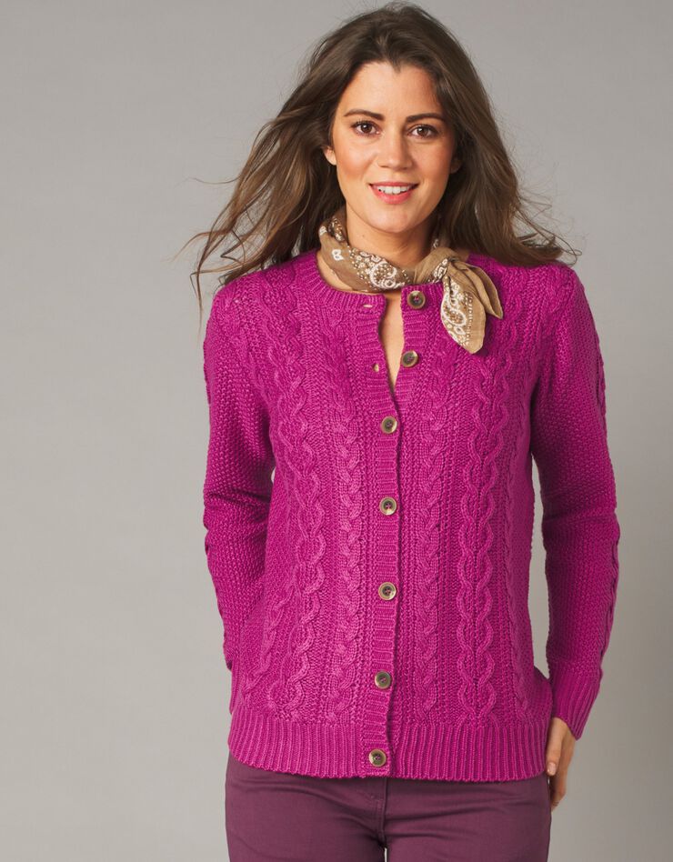 Cardigan boutonné, maille torsadée (violine) Cardigan boutonné, maille torsadée (violine)