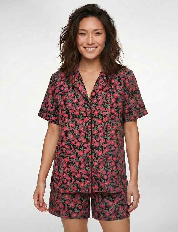 Pyjama short col tailleur en coton&nbsp;fleuri &agrave; liser&eacute; contrast&eacute; (noir / bordeaux)