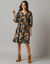 Robe courte imprimée, manches 3/4 (noir / caramel)