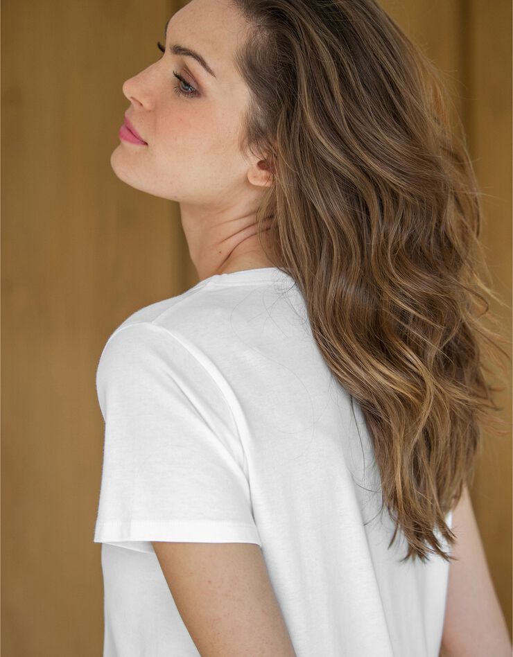 Tee-shirt uni broderie coeur manches courtes (blanc) Tee-shirt uni broderie coeur manches courtes (blanc)