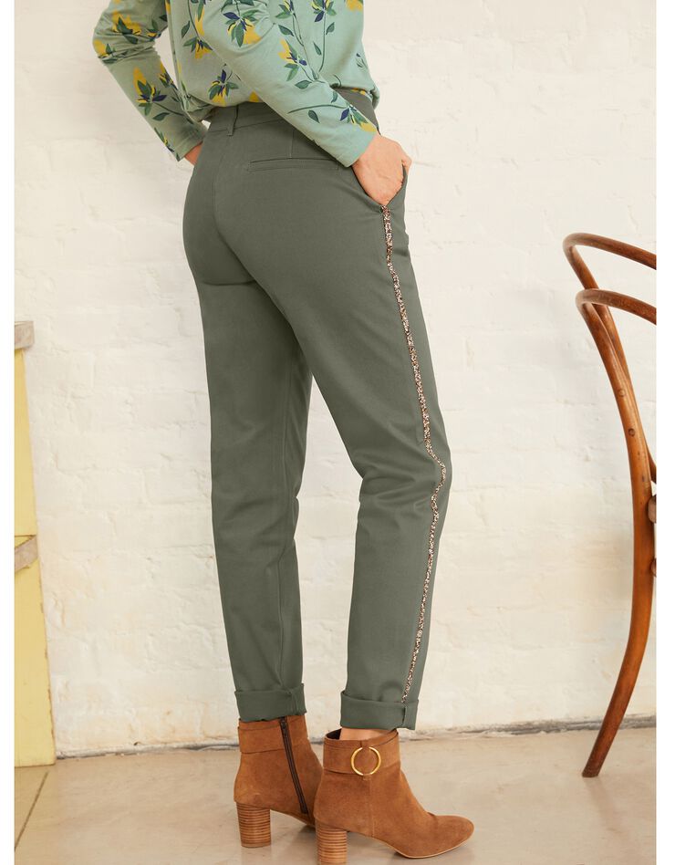 Pantalon chino bande strassée (kaki) Pantalon chino bande strassée (kaki)