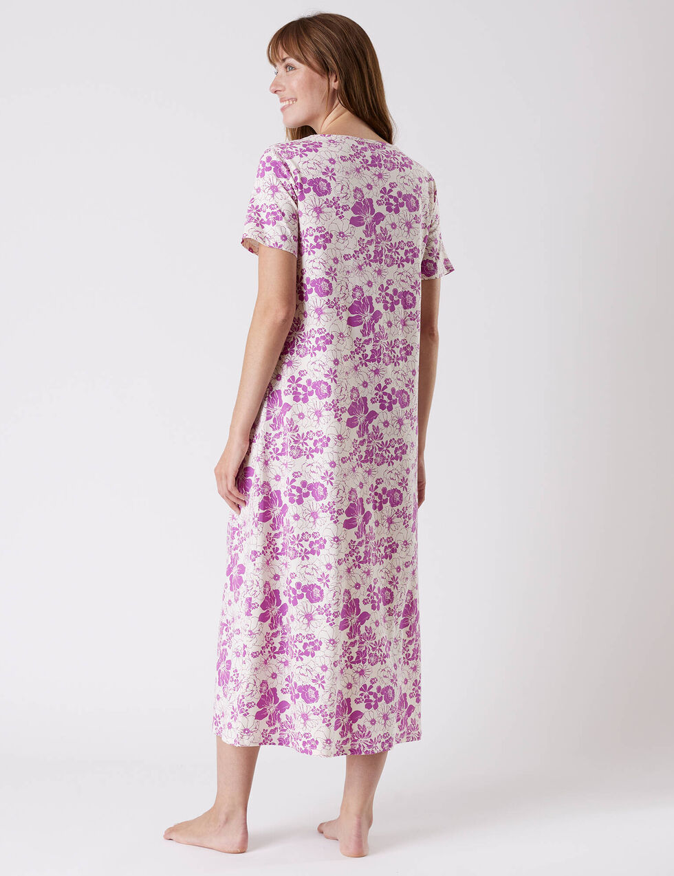 Chemise de nuit longue imprim?�e fleurie, manches courtes, violine | Blancheporte
