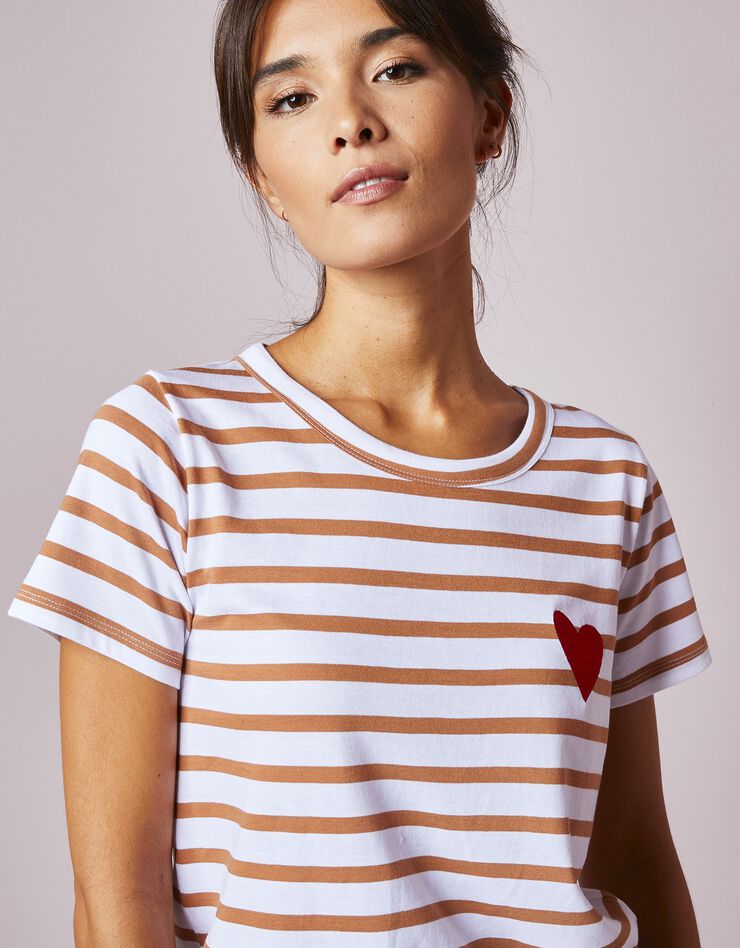 Tee-shirt rayé broderie "coeur", fils tissés-teints (écru / caramel) Tee-shirt rayé broderie "coeur", fils tissés-teints (écru / caramel)