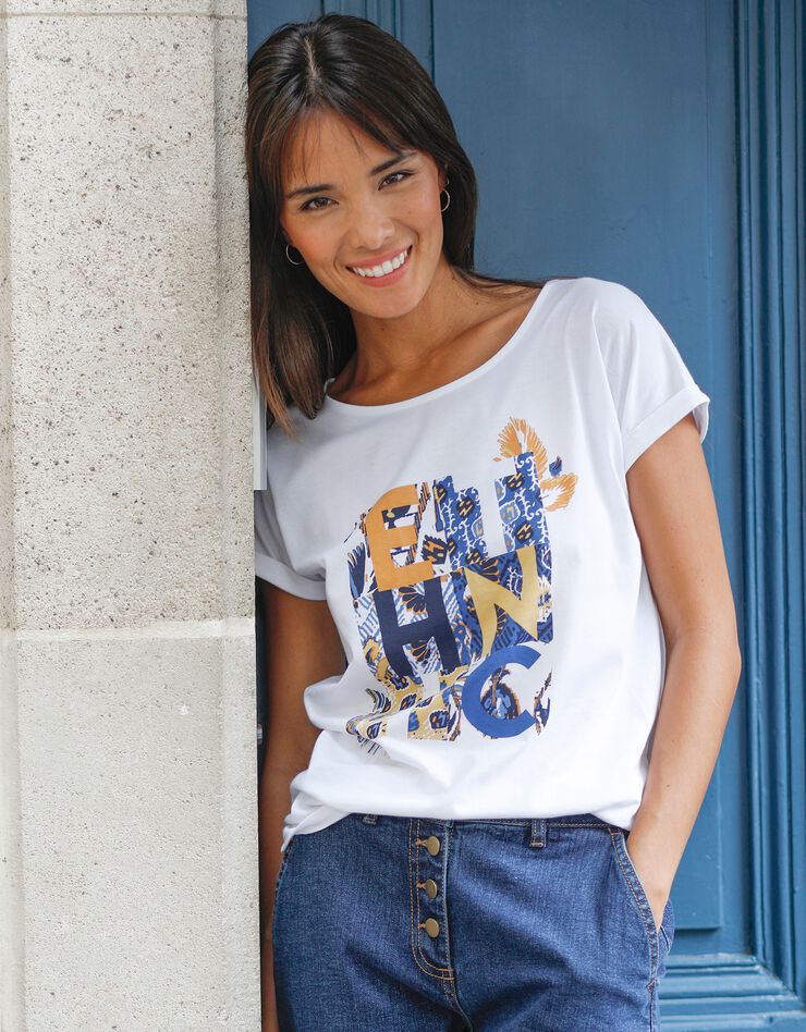 Tee-shirt col rond imprimé placé (blanc / bleu) Tee-shirt col rond imprimé placé (blanc / bleu)