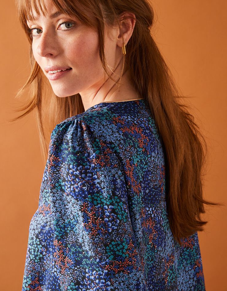 Blouse évasée détails dorés imprimé fleurs (marine / bleu) Blouse évasée détails dorés imprimé fleurs (marine / bleu)
