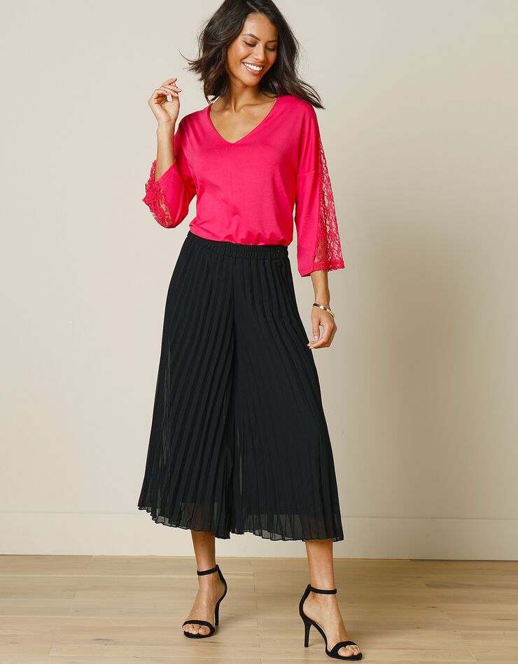 Tee-shirt col V empiècement dentelle - manches 3/4 (cerise) Tee-shirt col V empiècement dentelle - manches 3/4 (cerise)