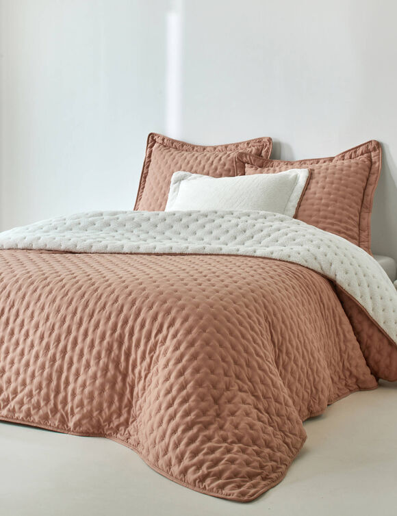 Couvre-lit r&eacute;versible microfibre matelass&eacute;e/sherpa (praline)
