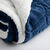 Plaid polaire reli&eacute;f&eacute;, toucher peluche (bleu marine)