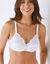 Soutien-gorge forme embo&icirc;tante  Emily maille satin&eacute;e et broderie &ndash; avec armatures (blanc)