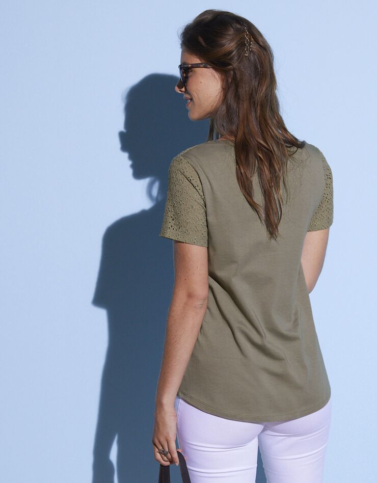 Tee-shirt col V broderie anglaise (kaki) Tee-shirt col V broderie anglaise (kaki)