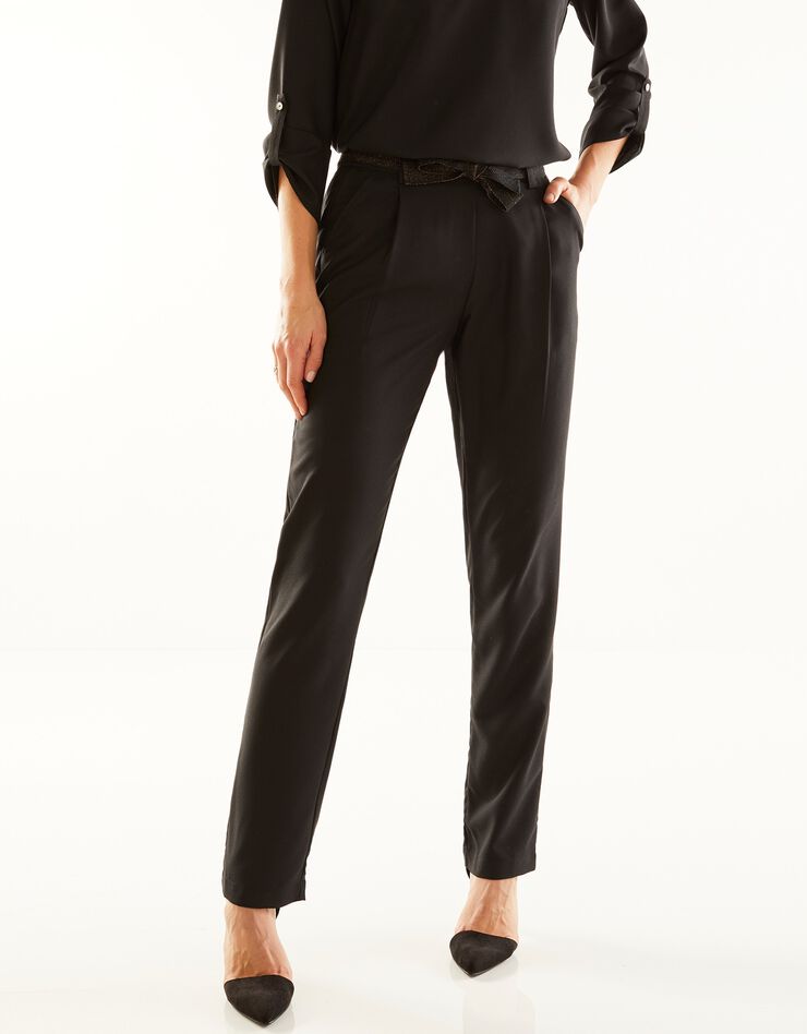 Pantalon uni crêpe fluide ceinture dorée (noir) Pantalon uni crêpe fluide ceinture dorée (noir)