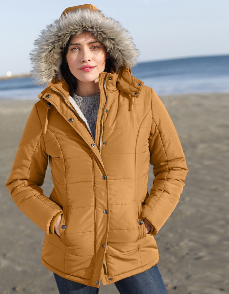 Doudoune fourrée à capuche imperméable (safran) Doudoune fourrée à capuche imperméable (safran)