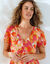 Robe courte imprimée grandes fleurs, voile fils brillants (rouge / violine)
