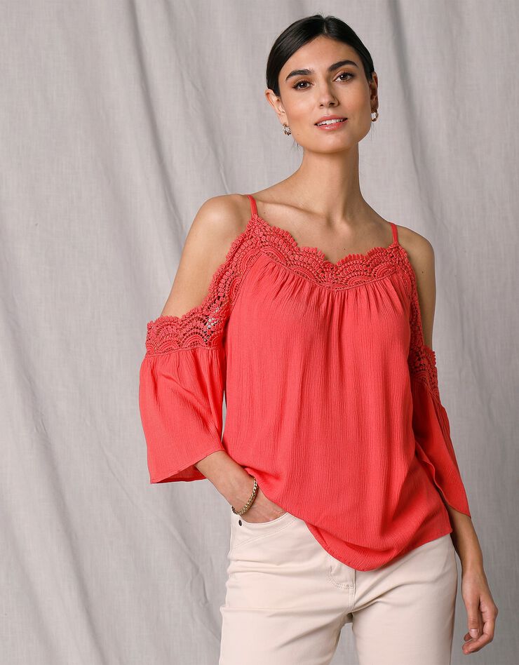 Blouse crépon et macramé épaules dénudées (corail) Blouse crépon et macramé épaules dénudées (corail)