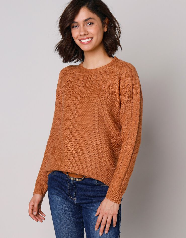 Pull en maille torsadée (noisette) Pull en maille torsadée (noisette)