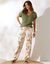 Pantalon large fluide imprimé (écru / kaki)