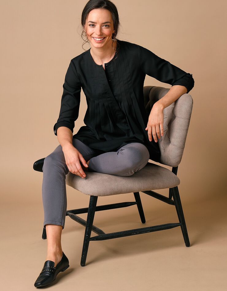 Blouse boutonnée à plis évasée unie, crêpe (noir) Blouse boutonnée à plis évasée unie, crêpe (noir)